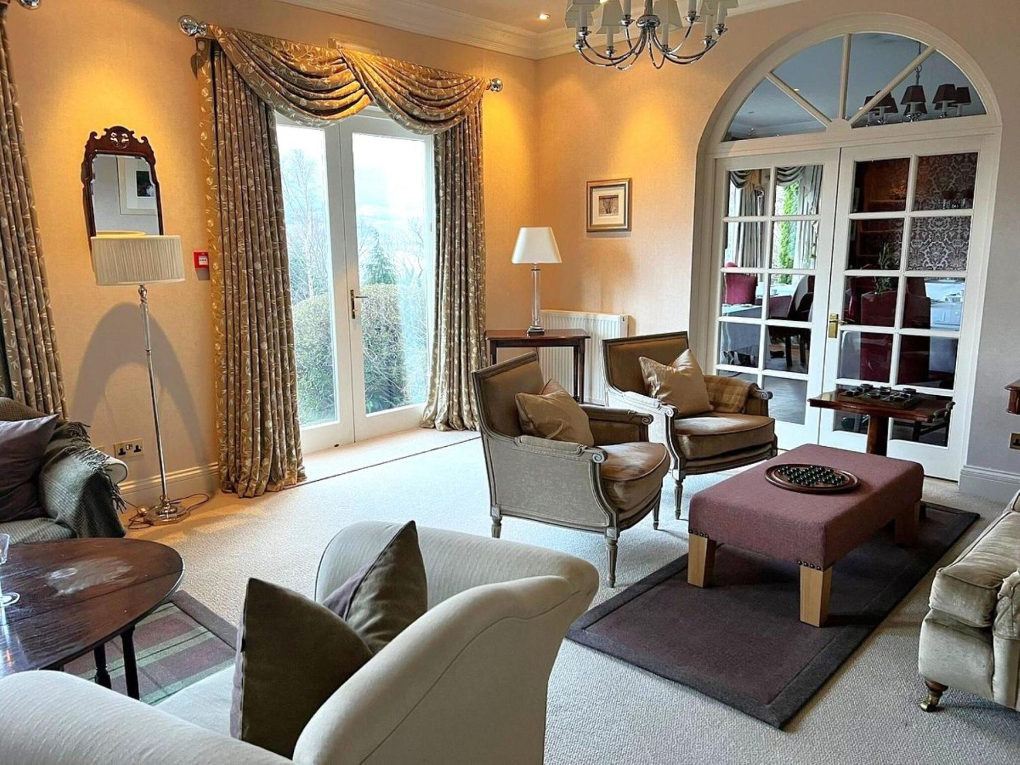 Loch Ness Lodge ดรัมนาดรอคิท ภายนอก รูปภาพ